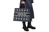 CHRISTIAN DIOR