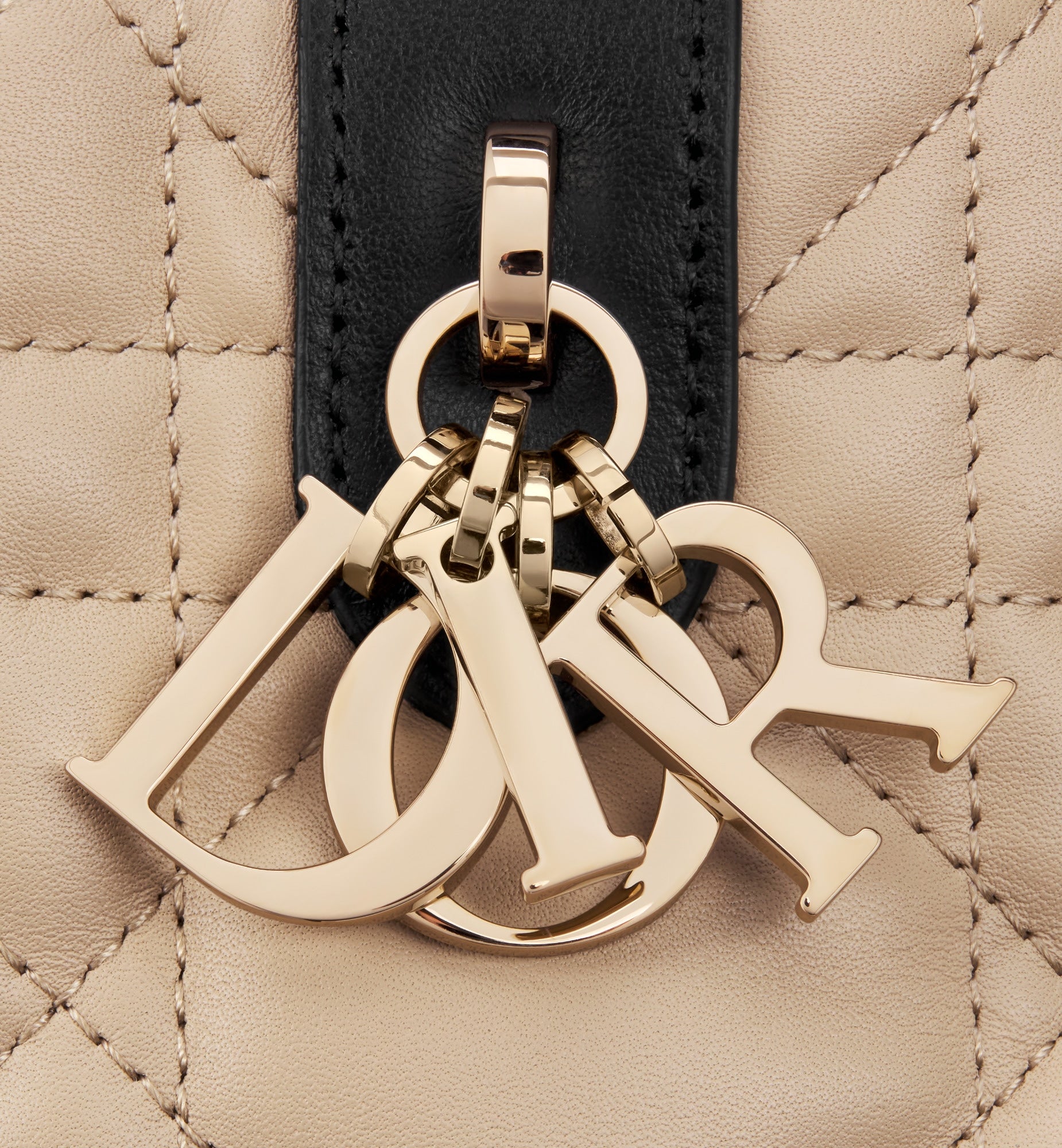 CHRISTIAN DIOR