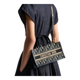 CHRISTIAN DIOR