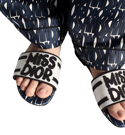 CHRISTIAN DIOR