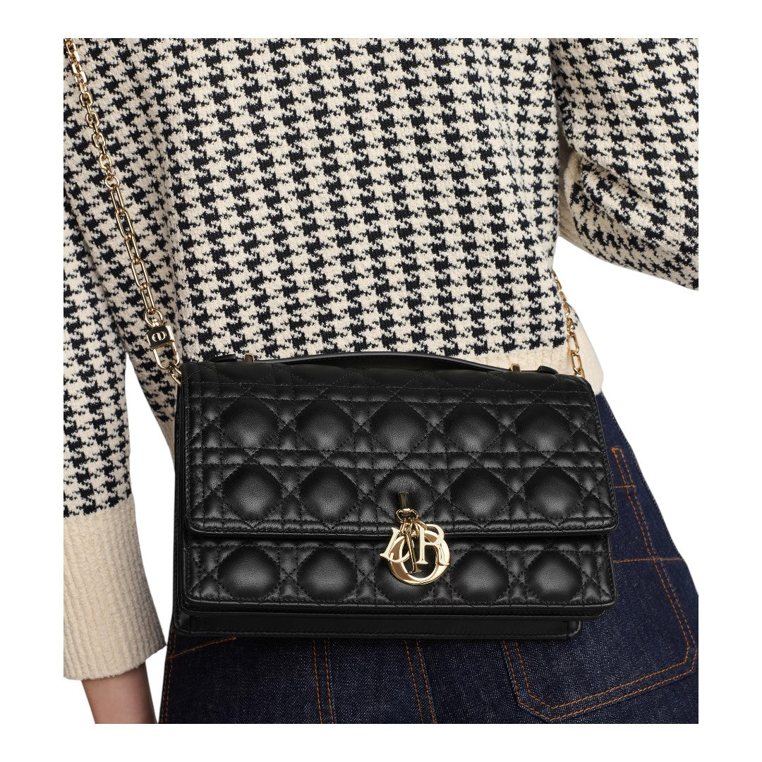 CHRISTIAN DIOR