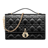 CHRISTIAN DIOR