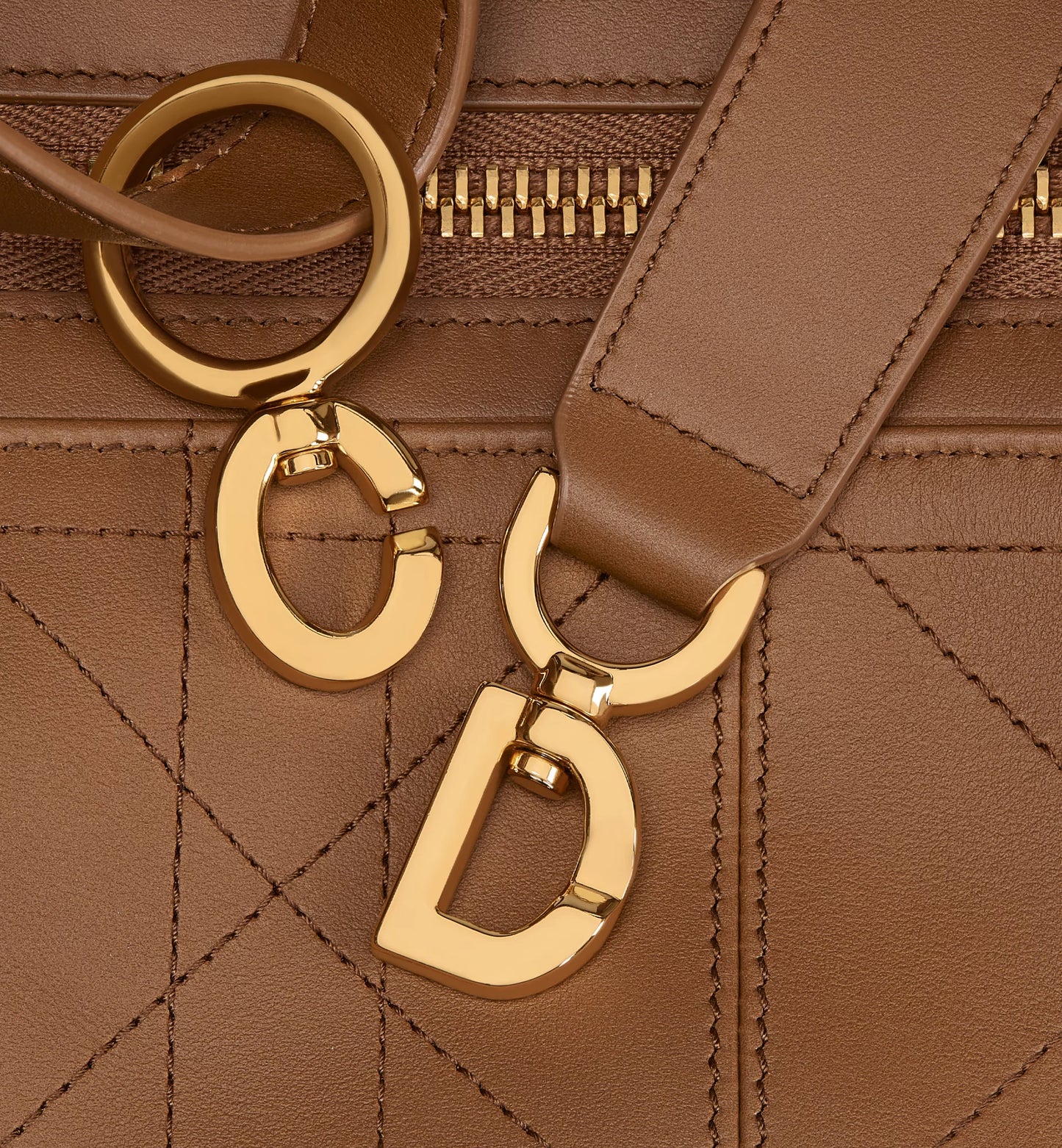 CHRISTIAN DIOR