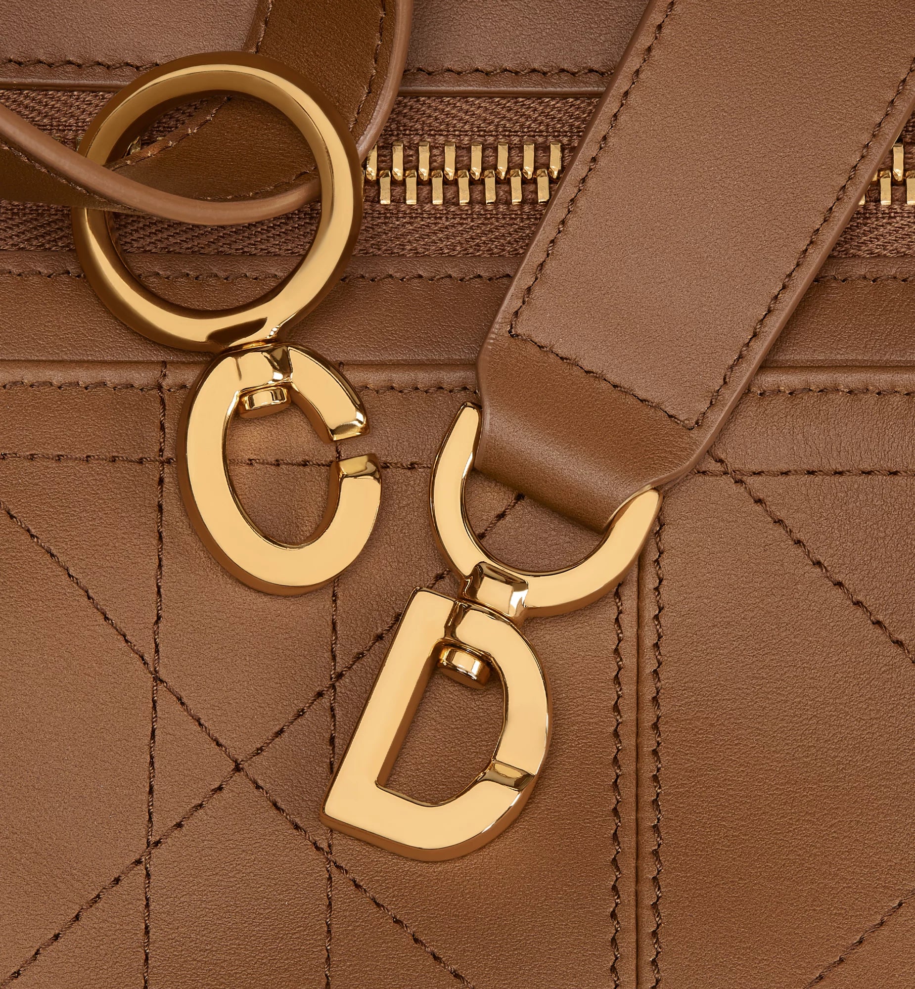 CHRISTIAN DIOR