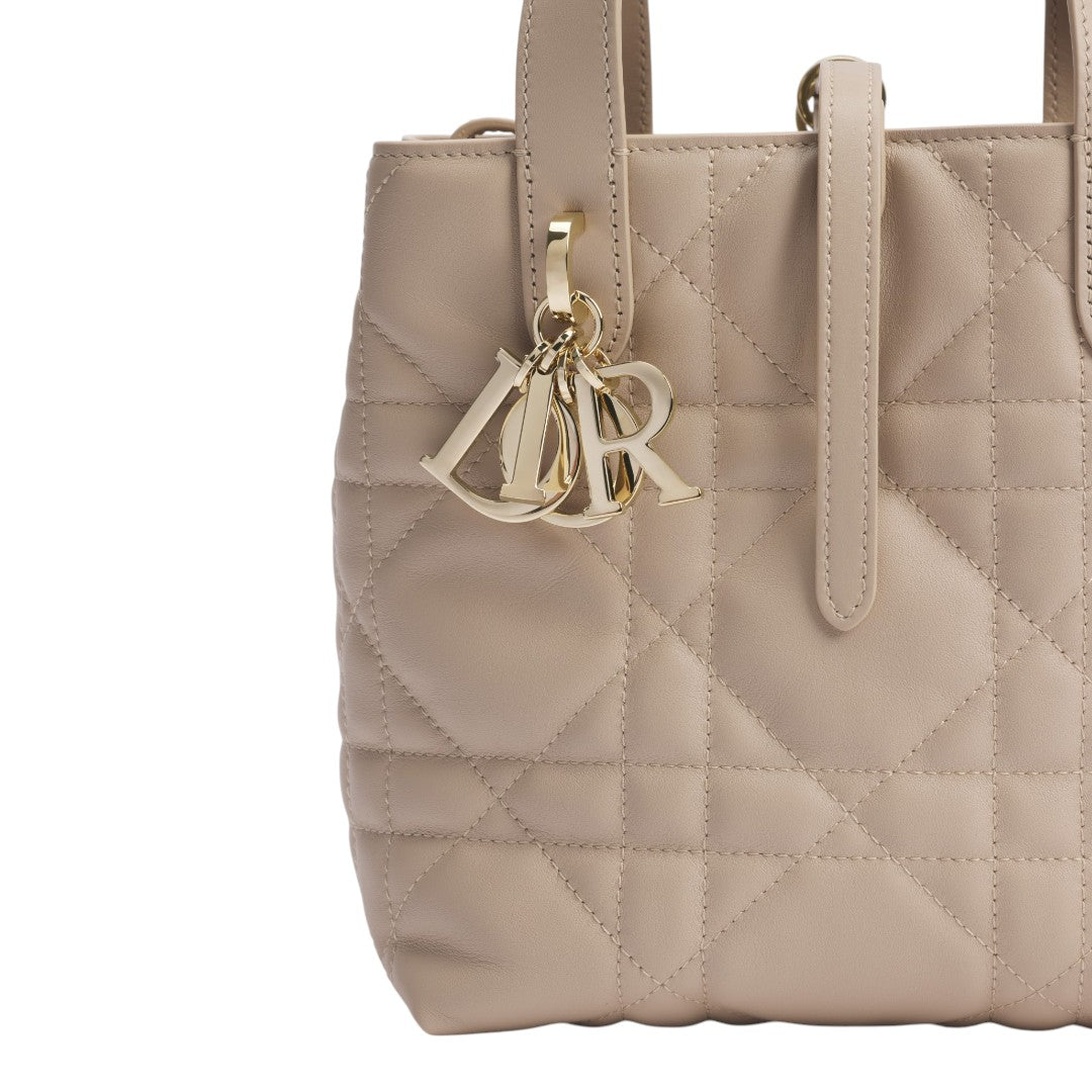 CHRISTIAN DIOR