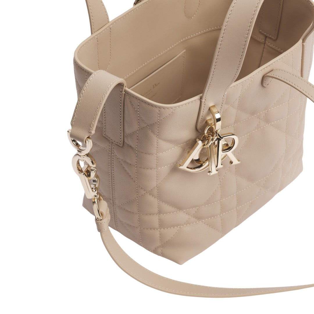 CHRISTIAN DIOR
