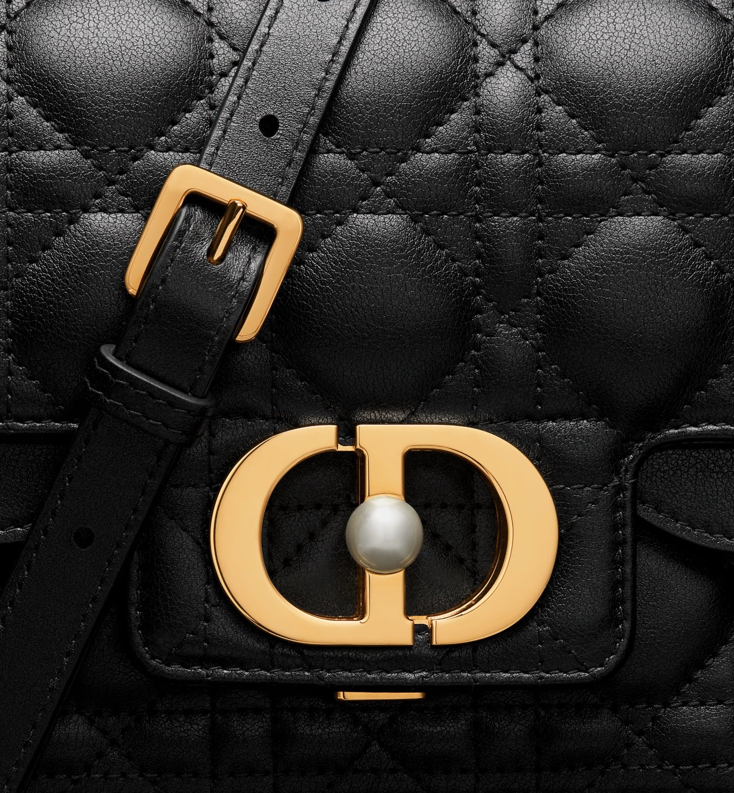 CHRISTIAN DIOR