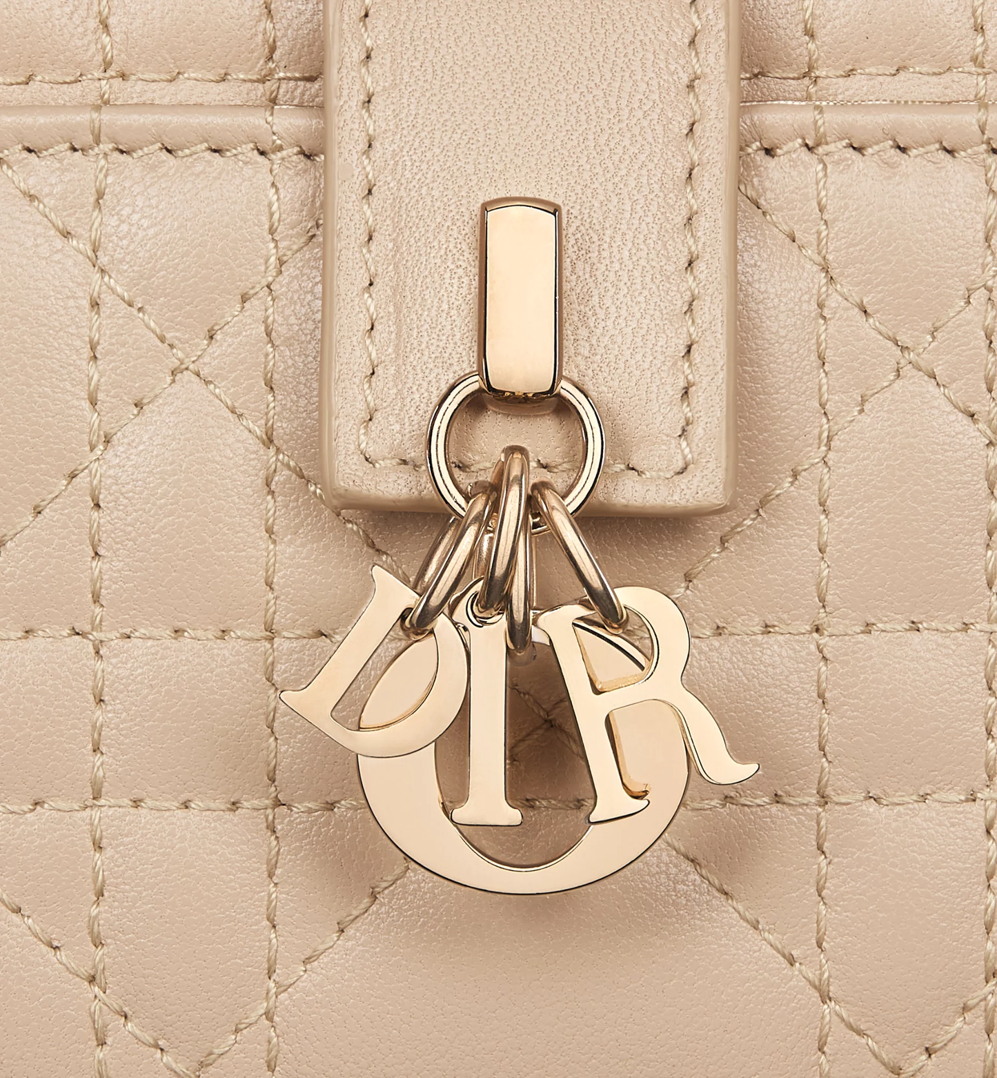 CHRISTIAN DIOR