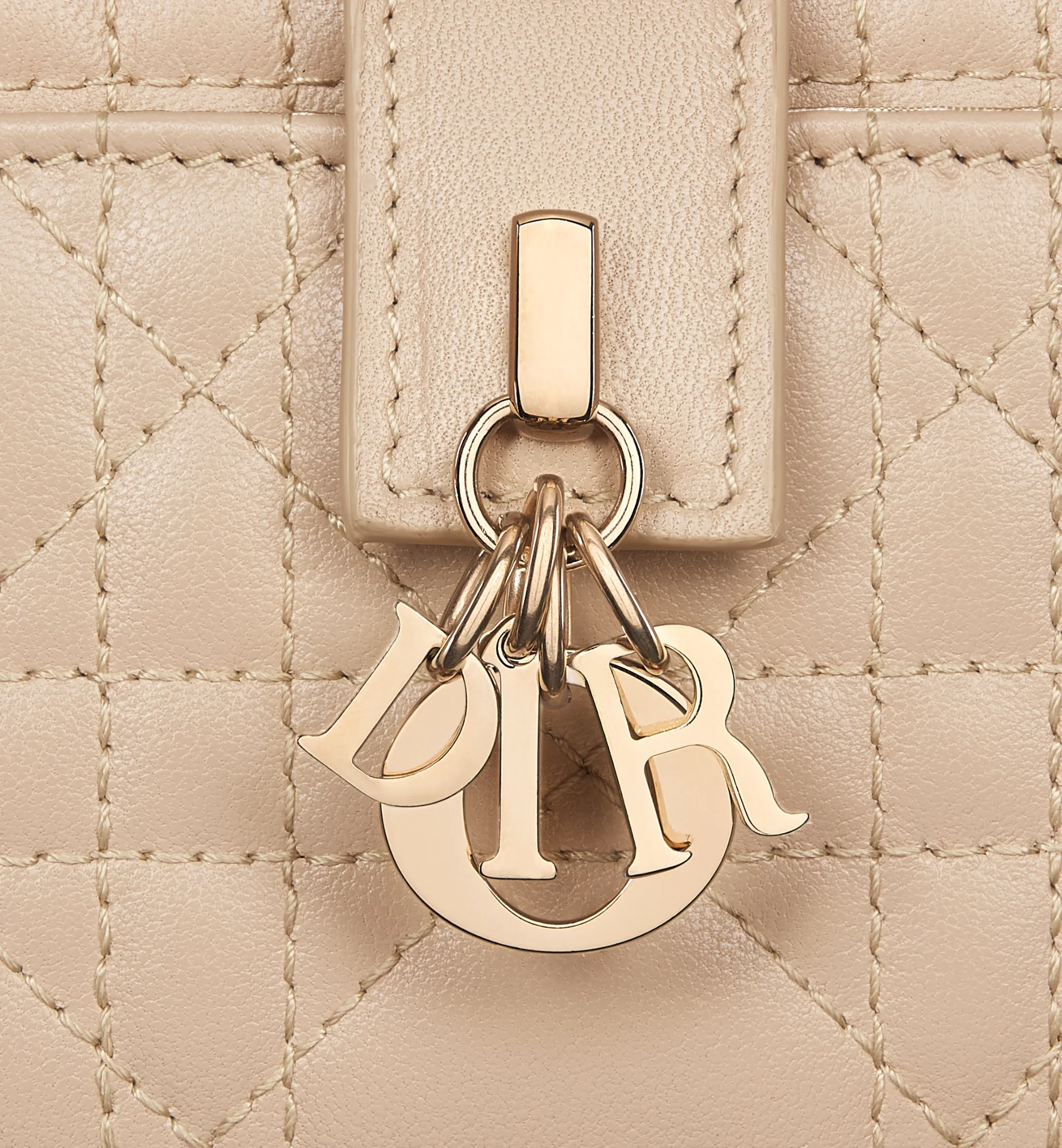 CHRISTIAN DIOR